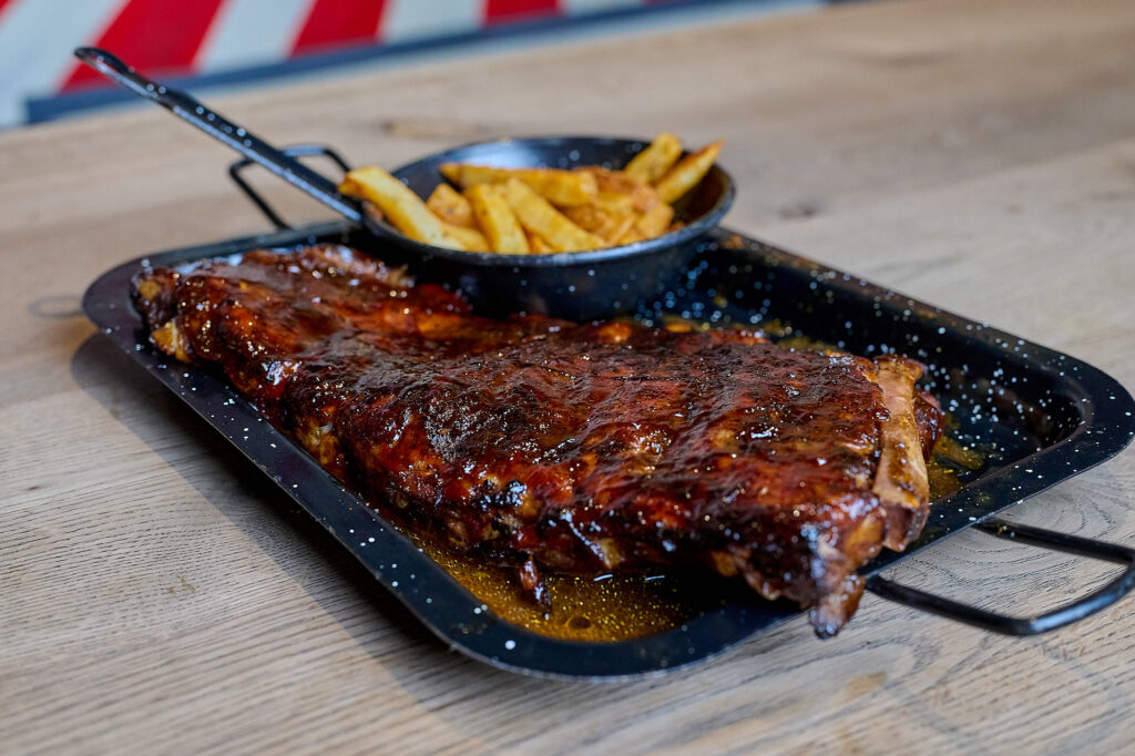 Restaurante con comida americana en Mercado de la Ribera
